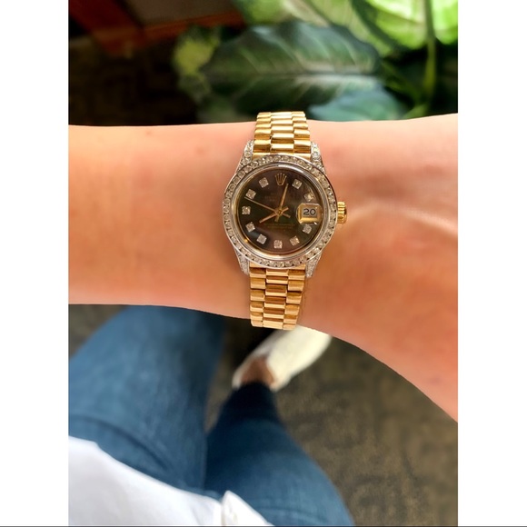 SOLD 18K Yellow Gold Oyster Perpetual Datejust 🖤 - Picture 2 of 11